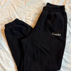 Comfrt Women's Black Sweatpants